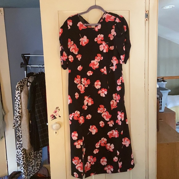 ⚡️Fitted 3/4 cap sleeve midi dress - Picture 2 of 8